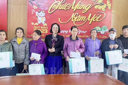 Công ty CP Đầu tư Ecopark Hải Dương tặng 200 suất quà Tết cho người nghèo