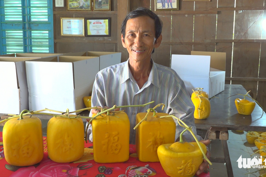 Dưa hấu hình thỏi vàng làm ra không đủ bán