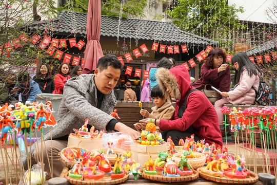 Ứng xử sao với câu "tra hỏi" lấy chồng chưa, lương bao nhiêu ngày Tết?
