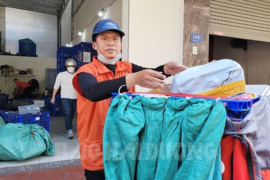 Shipper làm không hết việc dịp cận Tết
