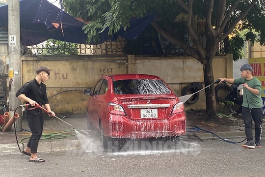 Giá dịch vụ rửa xe ô tô tăng 40%
