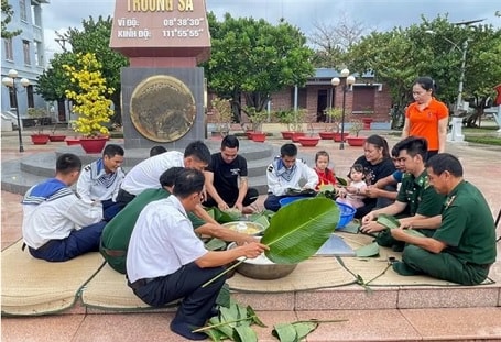 [Photos] Warm Tet atmosphere covers Truong Sa island district