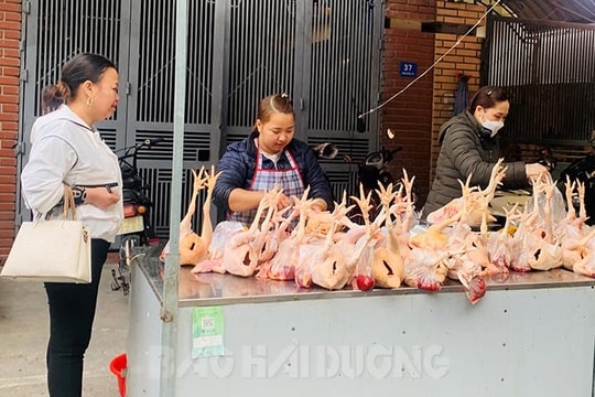 Giá thực phẩm ổn định, nguồn cung dồi dào