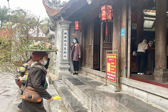 Đầu xuân đi lễ cầu may
