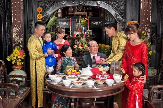 Vietnamese family traditions in Lunar New Year festival