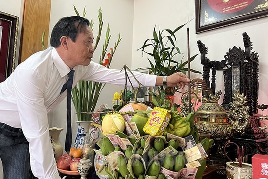 Thấy hương bài, nhớ Tết xưa