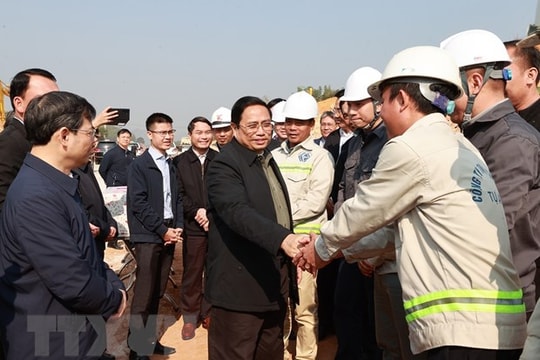 Thủ tướng kiểm tra dự án đường bộ cao tốc Tuyên Quang-Phú Thọ