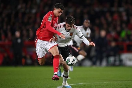 Đè bẹp Nottingham, MU mở toang cửa vào chung kết Carabao Cup