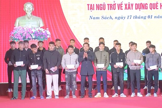 Đón trên 2.000 quân nhân xuất ngũ trở về địa phương