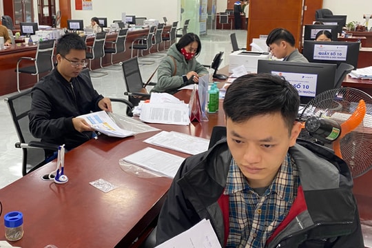 Ngày đầu làm việc, ít người đến làm thủ tục hành chính