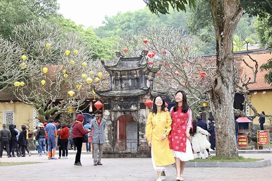 Em đi trẩy hội mùa xuân