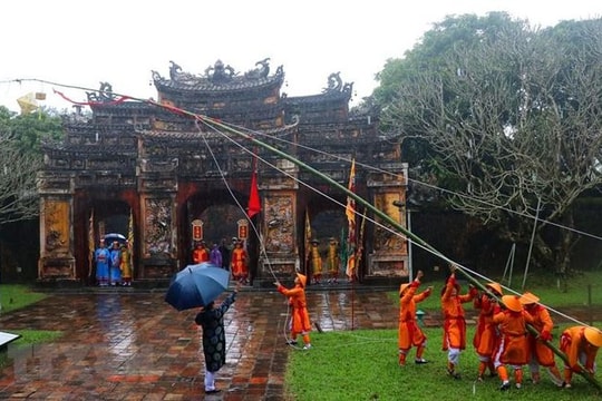 Lễ hạ cây nêu và khai ấn tại khu di sản Hoàng cung Huế