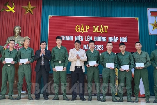 Xã đầu tiên của Gia Lộc gặp mặt, động viên thanh niên nhập ngũ