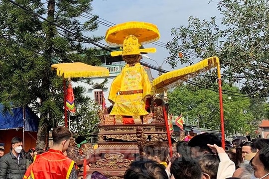 Hàng vạn người tham dự lễ hội truyền thống làng Mộ Trạch