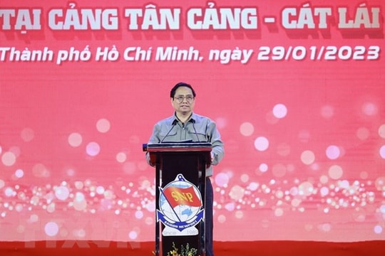 Thủ tướng Phạm Minh Chính dự Lễ phát lệnh ra quân sản xuất đầu năm tại cảng Tân Cảng