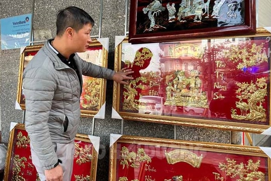 Tranh, khánh chúc thọ đắt hàng