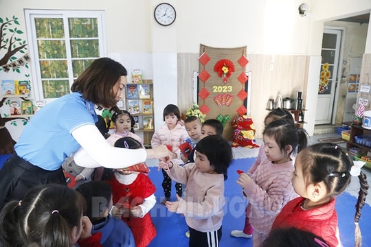 Học sinh hào hứng trở lại trường