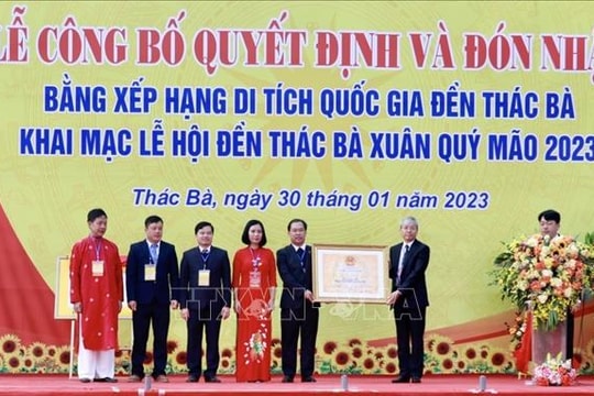 Đền Thác Bà đón nhận Bằng xếp hạng Di tích quốc gia