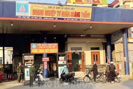 Sau khi xăng tăng giá, nhiều cửa hàng xăng dầu đã bán xăng trở lại