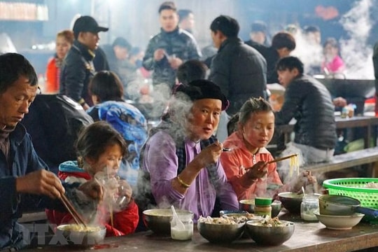 Mộc mạc chợ phiên Mèo Vạc trên cao nguyên đá Đồng Văn