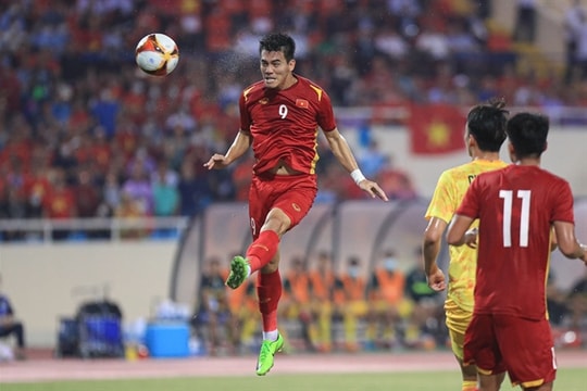 Nguyen Tien Linh shortlisted for Golden Ball award