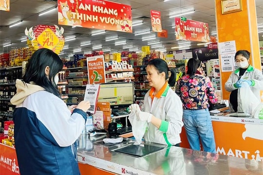 Lượng khách đến siêu thị giảm nhẹ