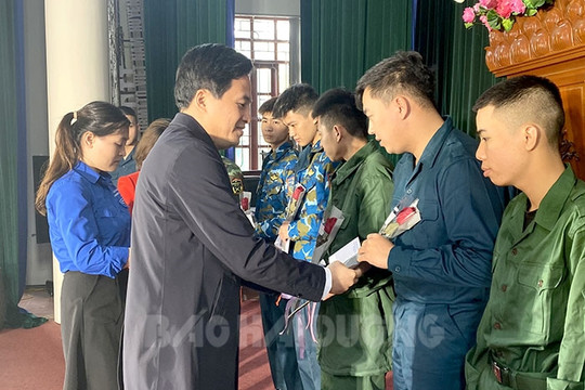 Kim Thành gặp gỡ thanh niên chuẩn bị nhập ngũ