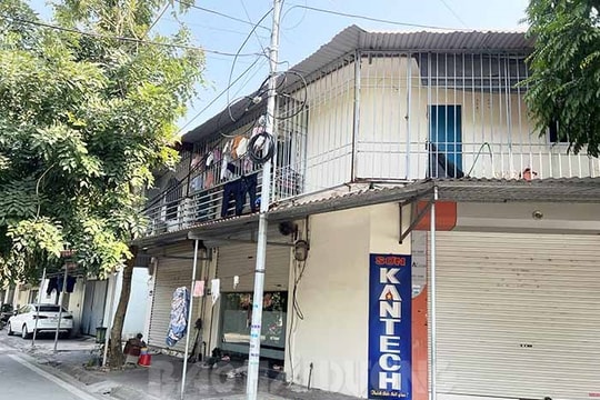 Dựng “chuồng cọp”, lán tôn  trái phép ở khu chợ Tuệ Tĩnh