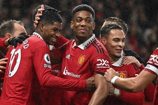 Manchester United: Chờ đợi một danh hiệu