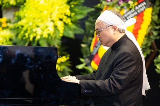 Nghệ sĩ Đặng Thái Sơn đàn nhạc Chopin tiễn biệt mẹ