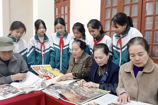 Triển lãm báo Xuân ở Ninh Giang thu hút độc giả