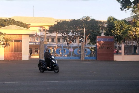 Phân công giáo viên khác thay cô giáo chấm 21 học sinh 0 điểm