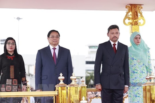 Thủ tướng Phạm Minh Chính bắt đầu thăm Brunei Darussalam