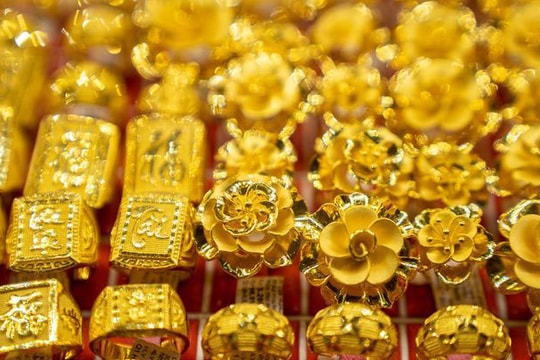 Giá vàng tăng, "đại gia" bán ngay 26 tấn