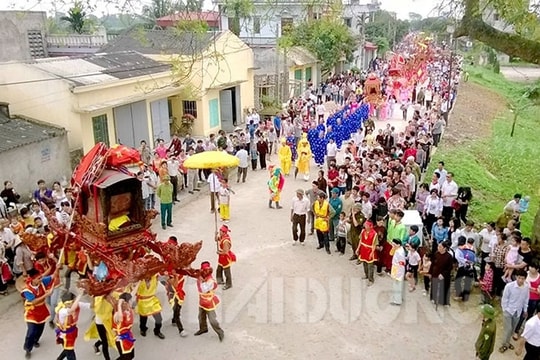 Gặp gỡ, giao duyên nơi hội làng