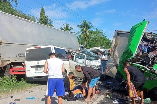 Tai nạn đường bộ tại Philippines khiến nhiều cảnh sát thiệt mạng