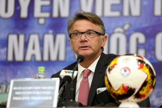 Lý do huấn luyện viên Troussier chấp nhận mức lương bằng một nửa thời dẫn dắt U18 Việt Nam