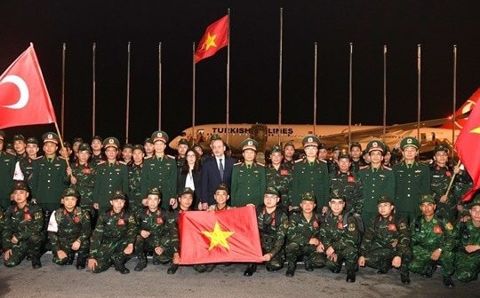 Vietnamese servicemen set off for rescue operations in Turkey