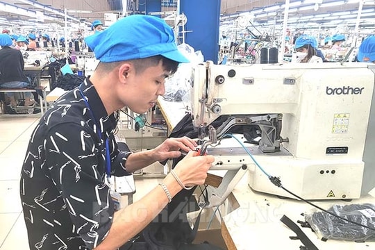 Khi nam giới đam mê với đường kim, mũi chỉ
