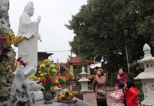  Đầu xuân đi lễ chùa làng