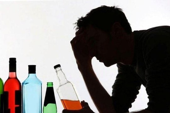Làm cơm mời hàng xóm, 5 người đàn ông ở Nghệ An nhập viện nghi ngộ độc rượu