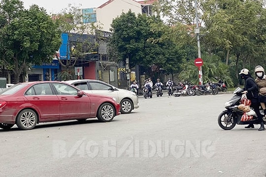 Đóng, thu hẹp lối mở dải phân cách đường Nguyễn Văn Linh