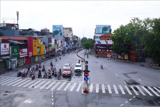Bị phạt vì đi bộ qua đường không đúng quy định