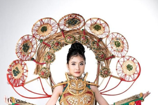 Nguyễn Thanh Hà mang trang phục lấy cảm hứng từ múa rối nước đi thi quốc tế