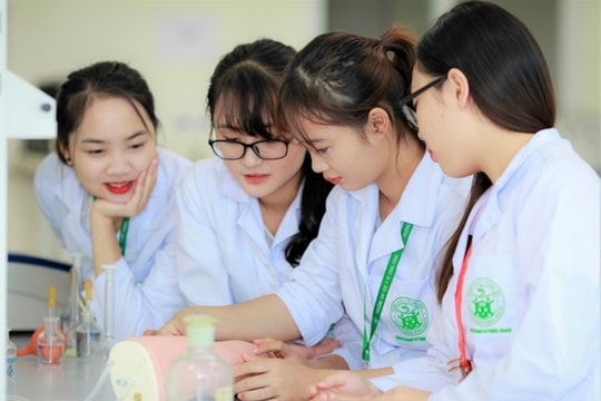Sinh viên ngành Y Dược được miễn, giảm học phí trong điều kiện nào?