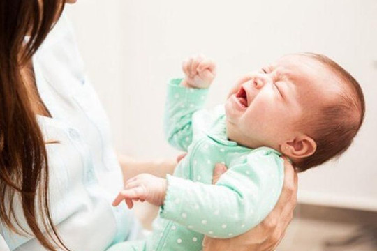 Trẻ sơ sinh bị viêm đường hô hấp trên: Khi nào cần nhập viện?