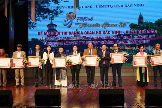 Tôn vinh các nghệ nhân lĩnh vực di sản văn hóa phi vật thể 