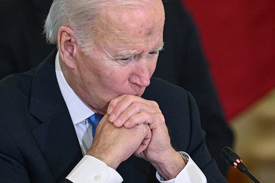 [Video] Vết đen bí ẩn trên trán Tổng thống Mỹ Joe Biden gây bão mạng