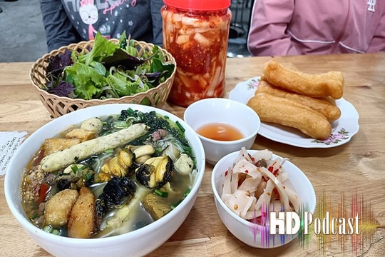 Xì xụp tô bún ốc đậm đà