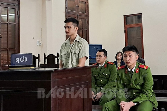 Liên hệ mua bán ma túy qua điện thoại